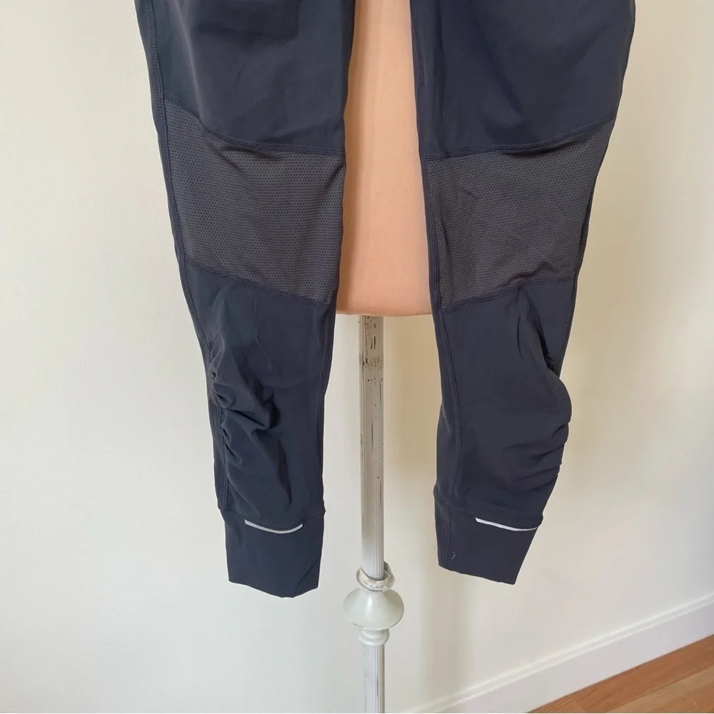 Athleta Flint Gray Relay Reflective Tight Ruched Calf Leggings 903959 EUC Size S